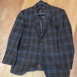 Men’s suit jacket lightly worn excellent condition